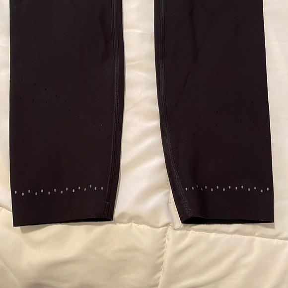 Lululemon black athletic leggings - Picture 6 of 7